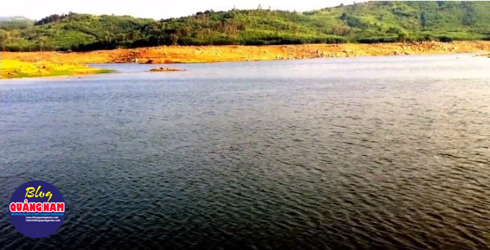 Hồ Việt An vẫn đầy nước vào dịp cuối mùa khô Hồ Việt An vẫn đầy nước vào dịp cuối mùa khô